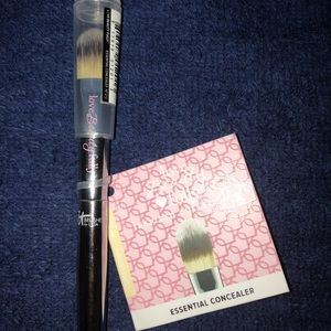 It cosmetics Essential Concealer Brush #212